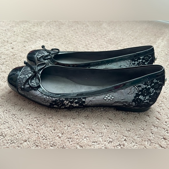 STUART WEITZMAN Patent Leather &‎ Lace Ballet Flats - Picture 8 of 10